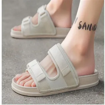 Весенне-летние женские тапочки 2023, новый стиль, однотонные тапочки для влюбленных, трендовые персонализированные сандалии, пляжная обувь, тапочки для отдыха.