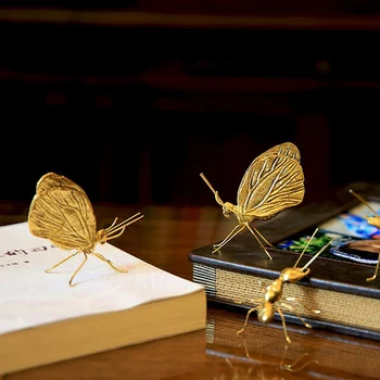 Декоративное металлическое украшение ручной работы из меди и золота в виде бабочки-муравья для художественного декора