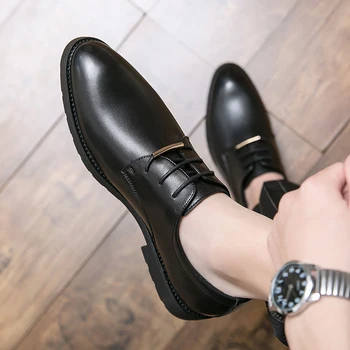 Мужские черные кожаные туфли высокого качества из искусственной кожи с низким берцем, повседневные свадебные туфли для вечеринки, деловая модельная офисная обувь для джентльменов, новинка 2023 года